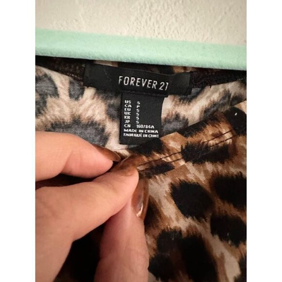 Forever 21 women’s crop top small Leopard Print cheetah brown black shirt blouse - Picture 2 of 3